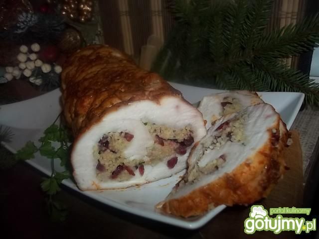 Drobiowa rolada z kaszą kuskus i żurawin Drobiowa rolada z kaszą kuskus i żurawin