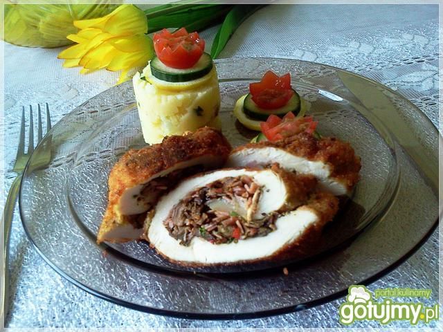 Drobiowa roladka z borowikami i szynką