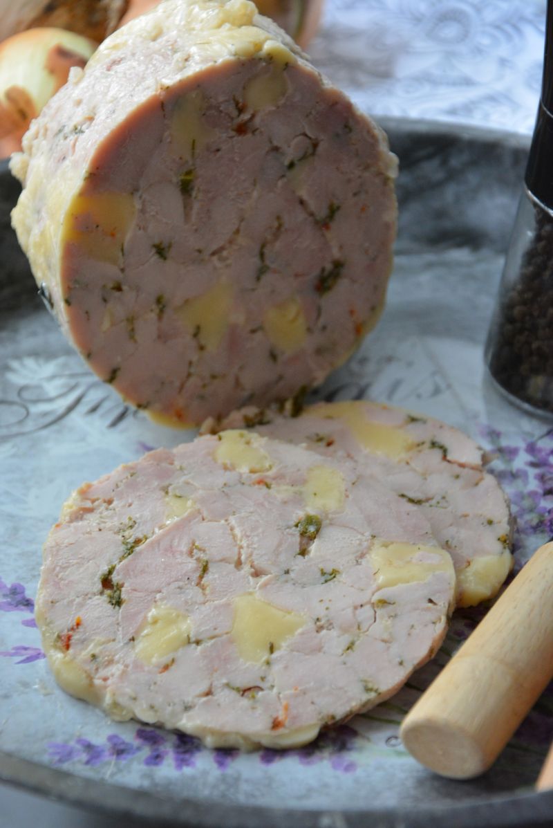 Drobiowa wędlina z serem z szynkowara Drobiowa wędlina z serem z szynkowara