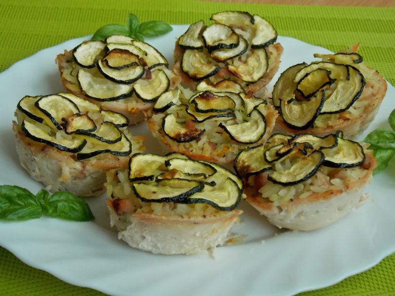 Drobiowe babeczki z ryżem i cukinią