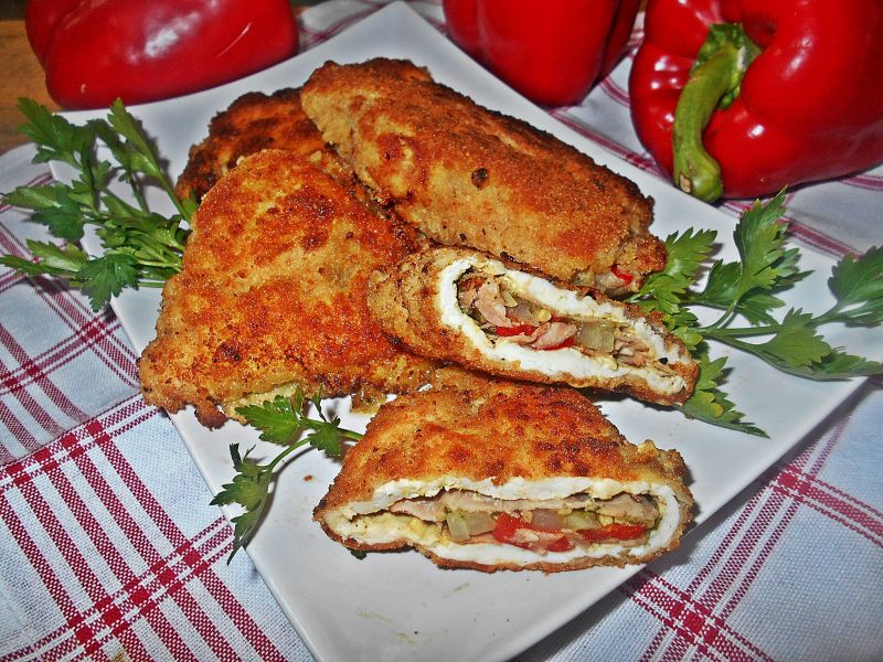 Drobiowe kieszonki z pesto i pieczoną papryką Drobiowe kieszonki z pesto i pieczoną papryką