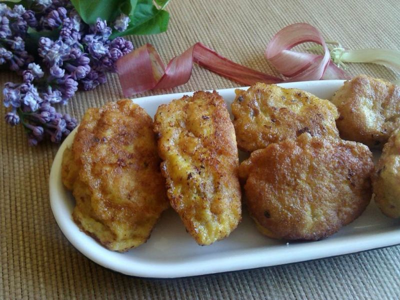 Drobiowe kotleciki z rababrabrem i mozzarellą Drobiowe kotleciki z rababrabrem i mozzarellą