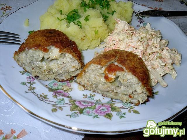 Drobiowe kotlety z pieczarkami i masłem