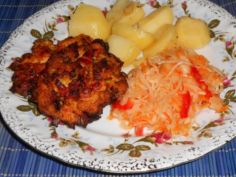 Drobiowe placuszki z papryką i porem