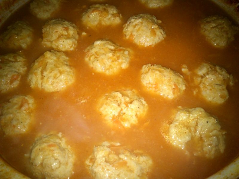 Drobiowe pulpeciki z warzywami w sosie pimidorowym Drobiowe pulpeciki z warzywami w sosie pimidorowym