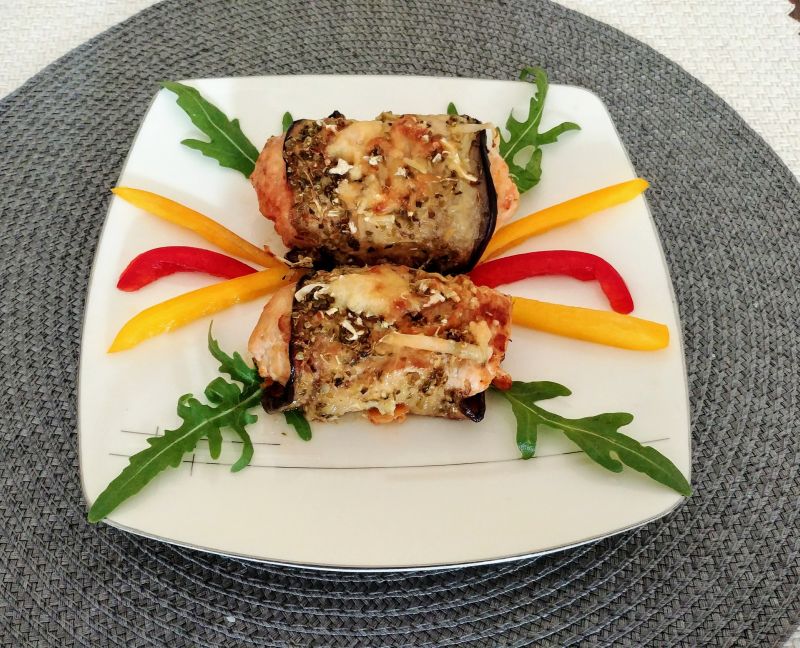 Drobiowe roladki otulone bakłażanem Drobiowe roladki otulone bakłażanem