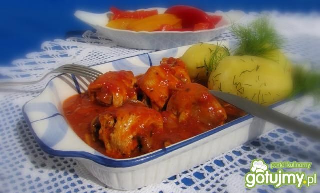 Drobiowe roladki w sosie pomidorowo piec