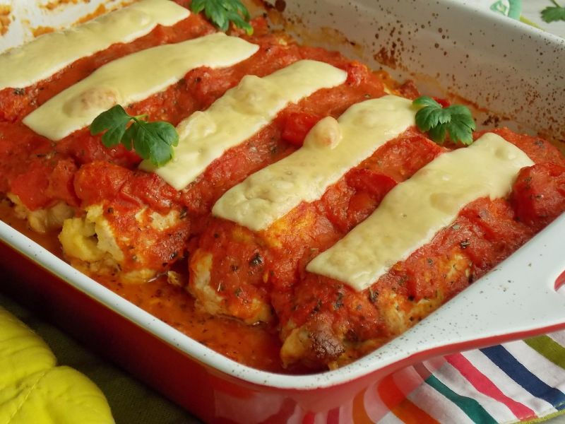 Drobiowe roladki z cieciorką w pomidorach 