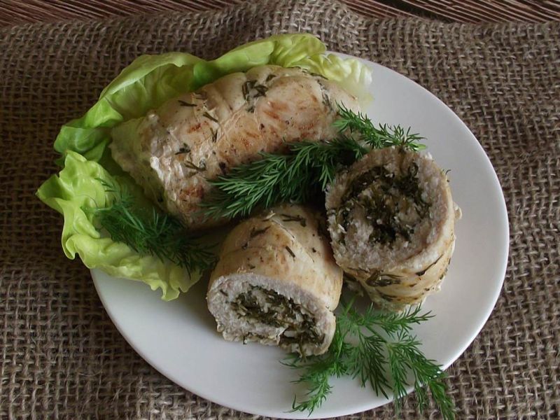 Drobiowe roladki z koperkiem i czosnkiem 
