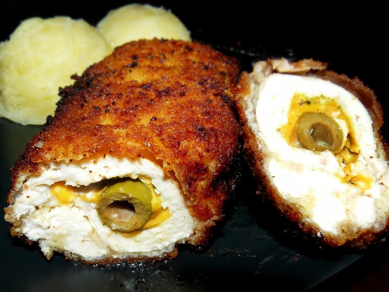 Drobiowe roladki z oliwkami i mozzarellą Drobiowe roladki z oliwkami i mozzarellą