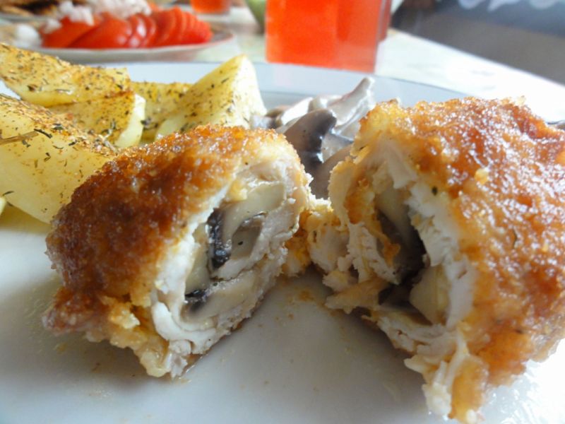 Drobiowe roladki z pieczarkami i serem Drobiowe roladki z pieczarkami i serem