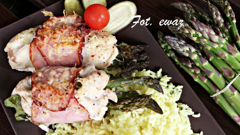 Drobiowe rolady ze szparagami i szpinakiem