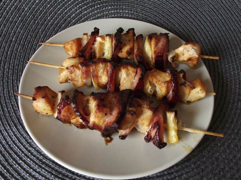 Drobiowe szaszłyki z boczkiem Drobiowe szaszłyki z boczkiem