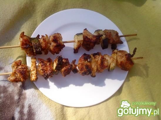 Drobiowe szaszłyki z cukinią