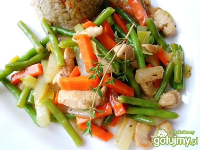 Drobiowo–warzywny miszmasz z tymiankiem Drobiowo–warzywny miszmasz z tymiankiem