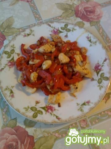 Drobiowy filet duszony z papryką Drobiowy filet duszony z papryką