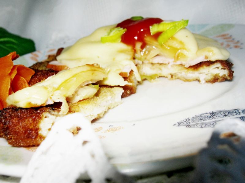 Drobiowy kotlet z dodatkami Drobiowy kotlet z dodatkami