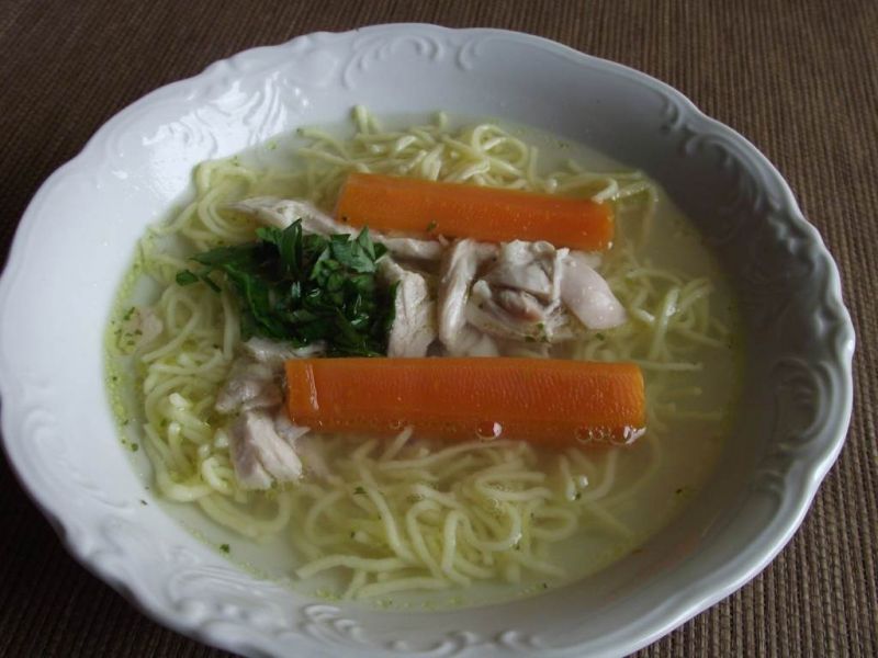 Drobiowy rosół z kapustą i cebulą  Drobiowy rosół z kapustą i cebulą