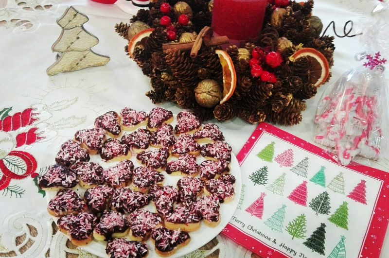 Drobne ciasteczka z czekoladą i kokosem