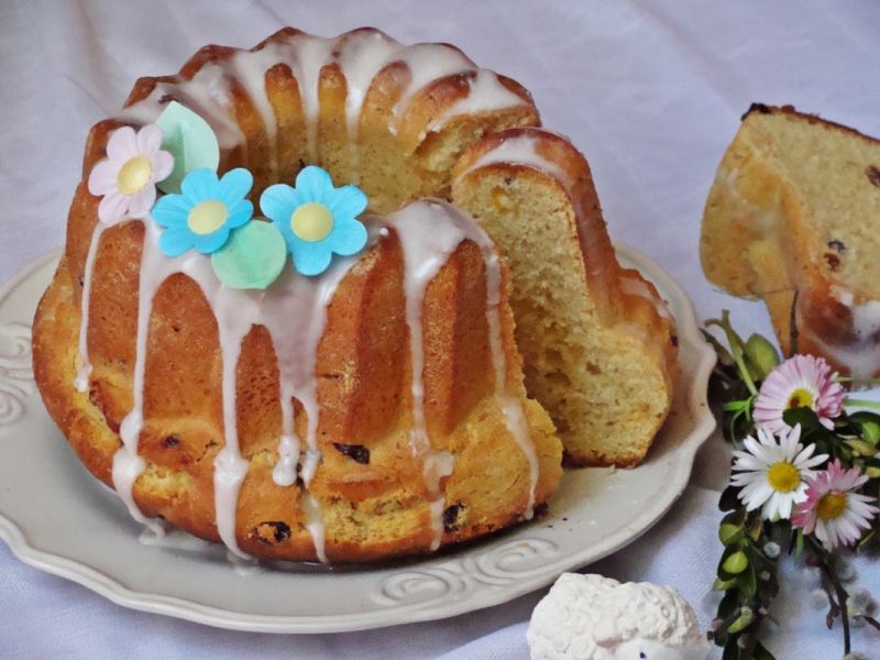 Drożdżowa baba z lukrem.  Drożdżowa baba z lukrem.