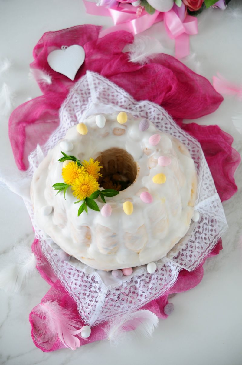 Drożdżowa baba z mniszkiem