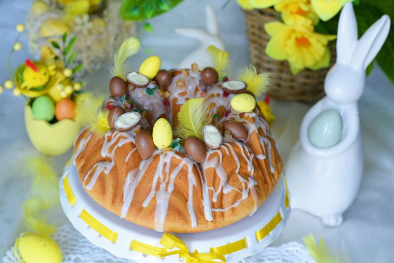 Drożdżowa babka z makiem i lukrem