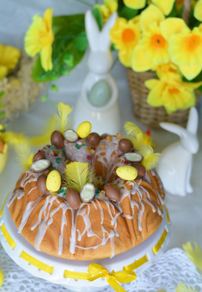 Drożdżowa babka z makiem i lukrem
