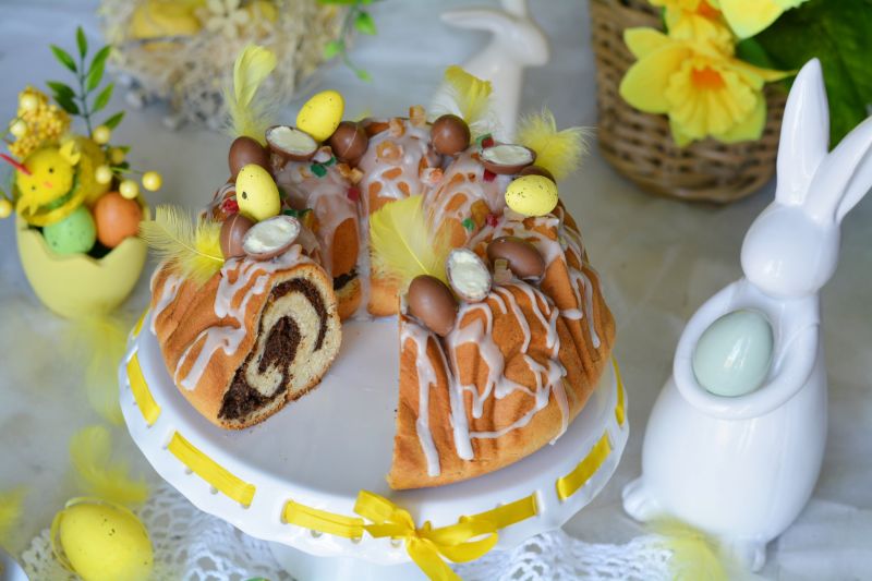 Drożdżowa babka z makiem i lukrem