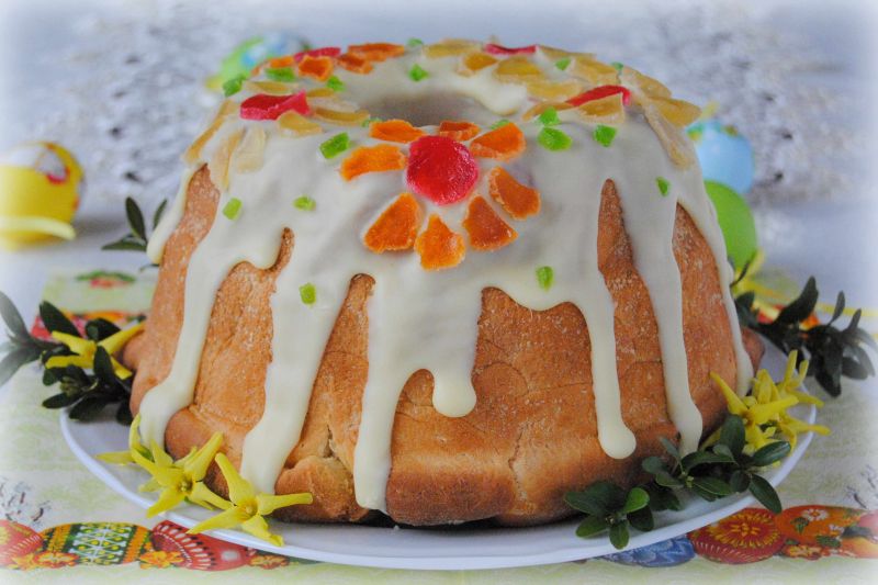 Drożdżowa babka z makiem i orzechami