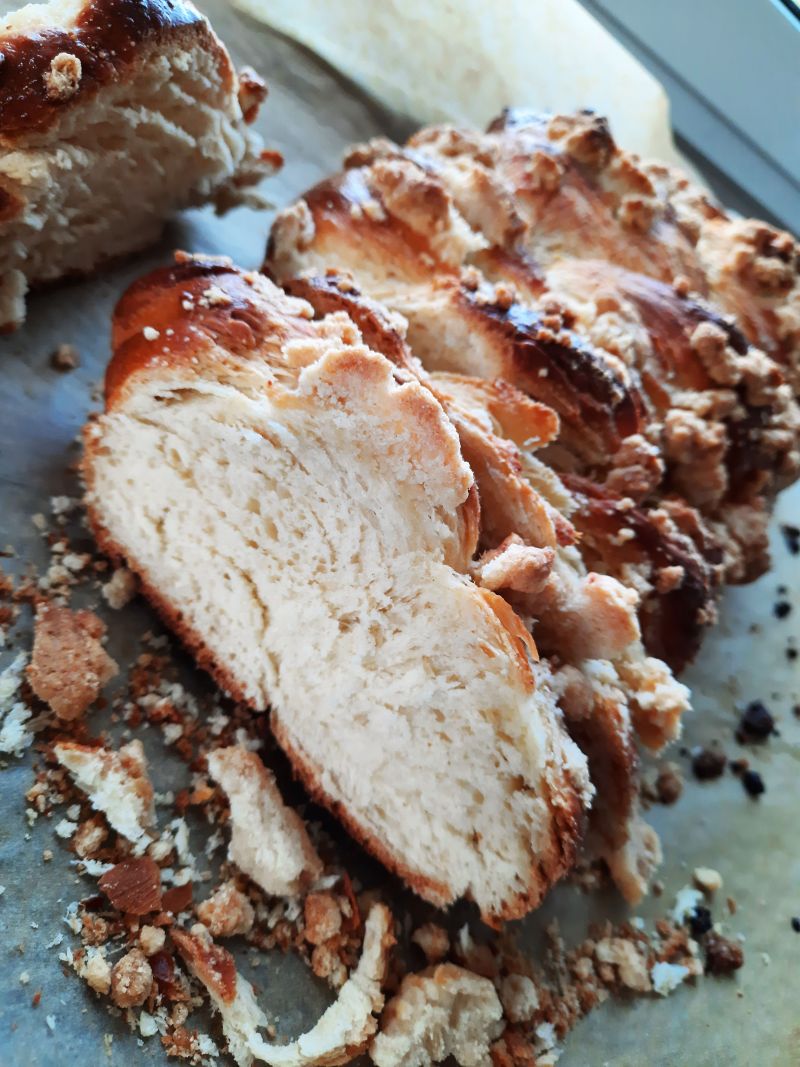 Drożdżowa chałka z kruszonką Drożdżowa chałka z kruszonką