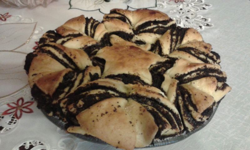 Drożdżowa gwiazda z makiem