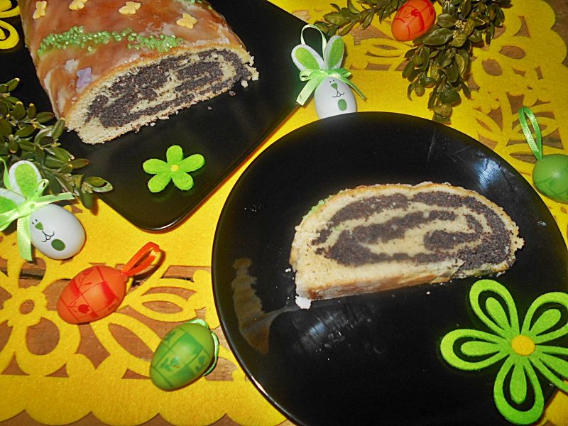 Drożdżowa rolada makowa