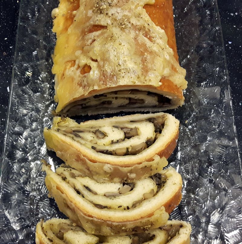 Drożdżowa rolada pieczarkowa Drożdżowa rolada pieczarkowa