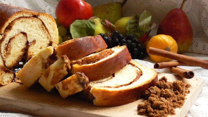 Drożdżowa rolada z cukrem muscovado i cynamonem