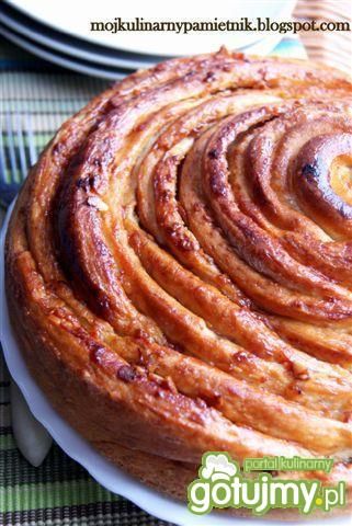 Drożdżowa spirala z marmoladą Drożdżowa spirala z marmoladą