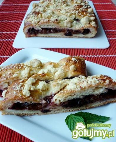 Drożdżowa strucla ze śliwkami