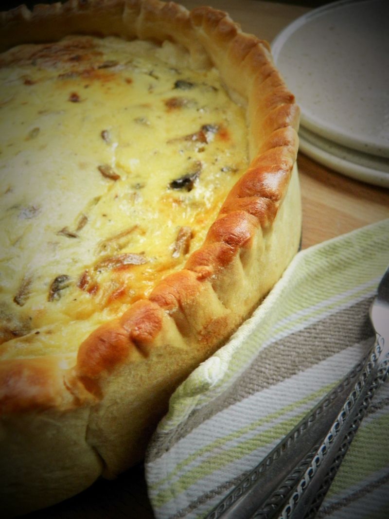 Drożdżowa tarta z pieczarkami