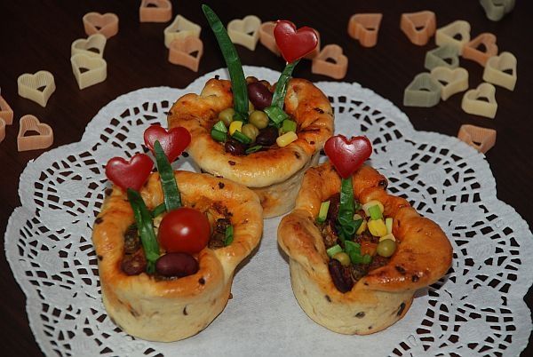 Drożdżowe babeczki z kolorowym farszem