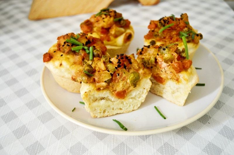 Drożdżowe babeczki z kurczakiem i warzywami Drożdżowe babeczki z kurczakiem i warzywami