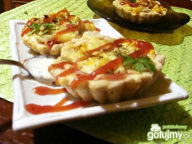 Drożdżowe babeczki z nadzieniem pizzy Drożdżowe babeczki z nadzieniem pizzy