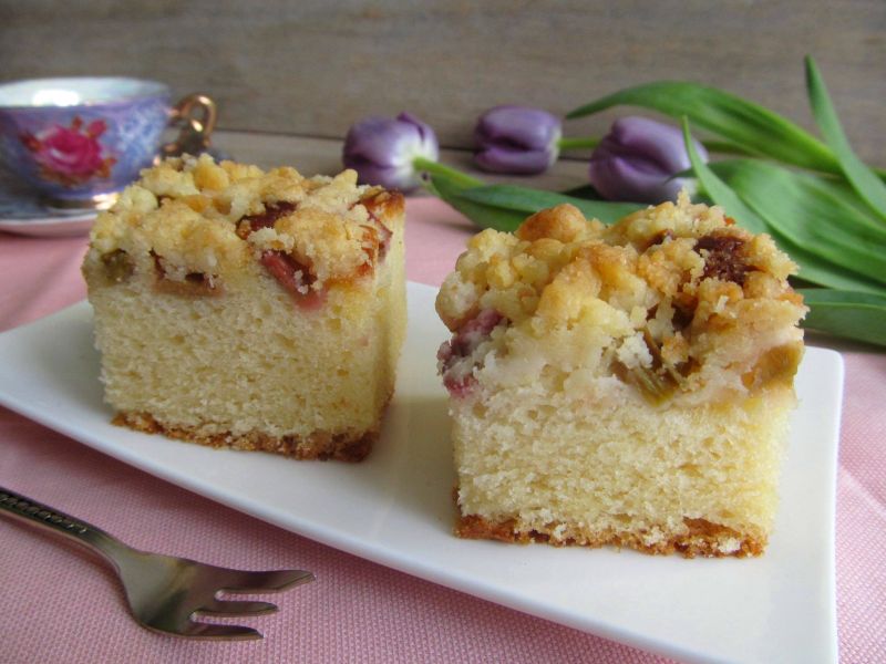 Drożdżowe bez wyrabiania z rabarbarem