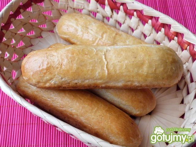 Drożdżowe bułeczki na hot dogi