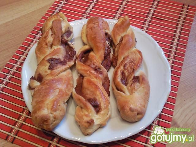 Drożdżowe bułeczki z budyniem