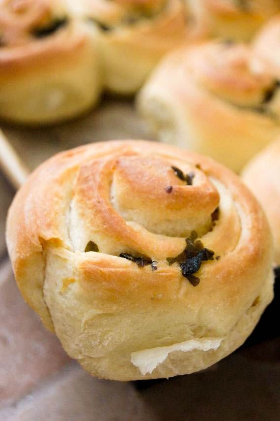 Drożdżowe bułeczki z czosnkiem i pietruszką