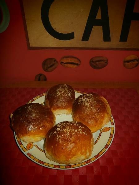 Drożdżowe bułeczki z dżemem jabłkowym Drożdżowe bułeczki z dżemem jabłkowym