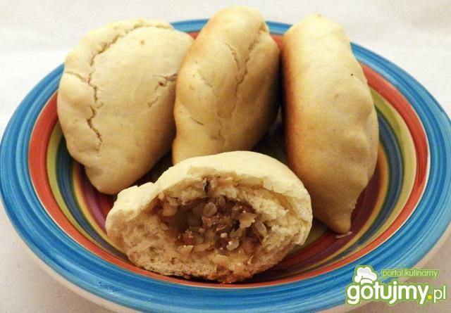 Drożdżowe bułeczki z kaszą gryczaną