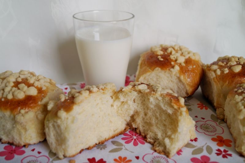 Drożdżowe bułeczki z mascarpone