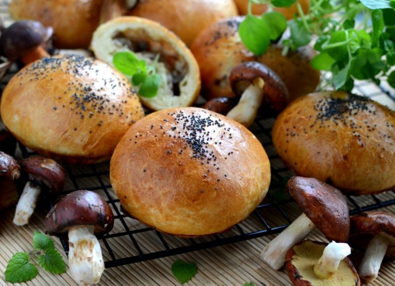 Drożdżowe bułeczki z maślakami Drożdżowe bułeczki z maślakami