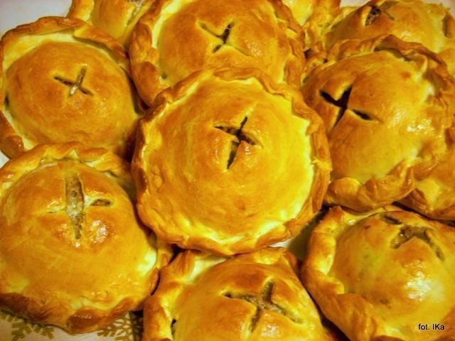 Drożdżowe bułeczki z mięsem 