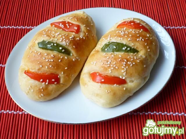 Drożdżowe bułeczki z papryką i sezamem Drożdżowe bułeczki z papryką i sezamem